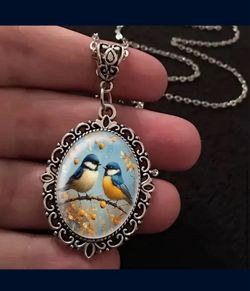CHARMING BIRD PENDANT GLASS CABOCHON