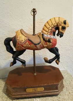 Musical carousel horse