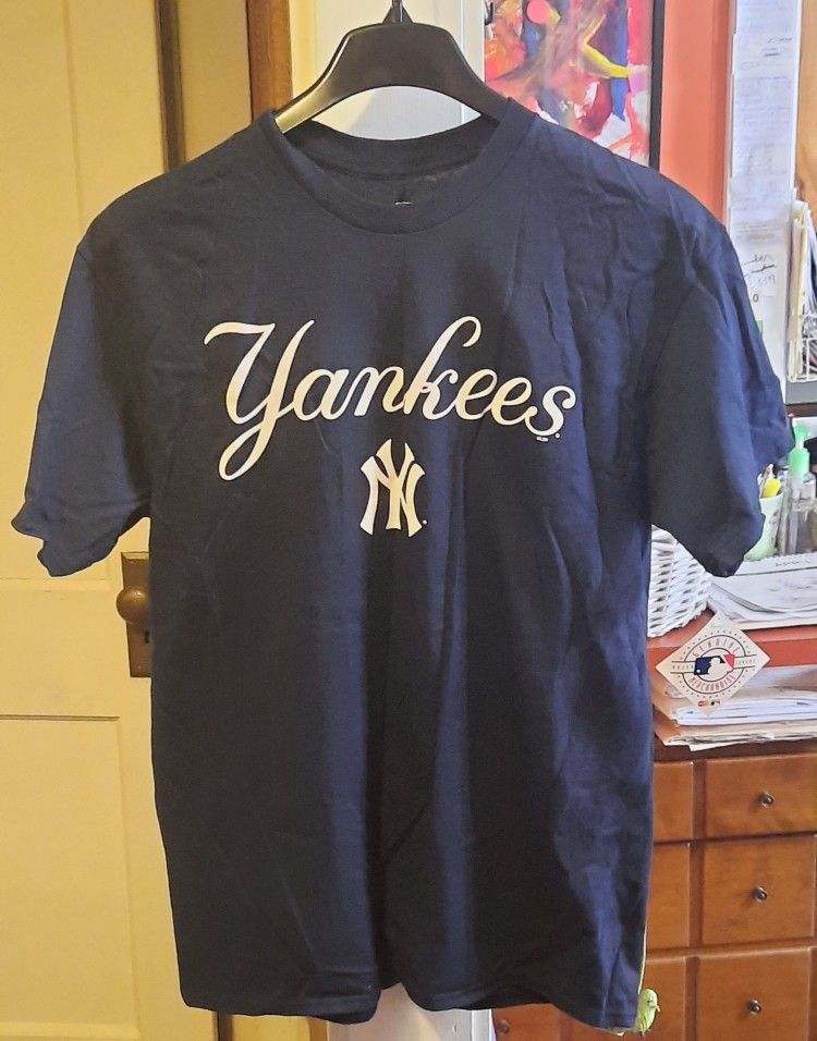 New York Yankees Genuine MLB 100% Cotton T-shirt size Large