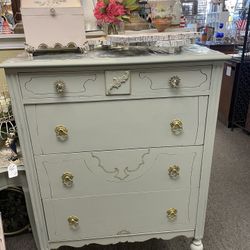 All Wood 4-drawer Vintage Dresser Freshly Painted In Soft Green  Modesto.