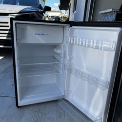 Fridgidaire Mini Fridge