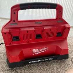 MILWAUKEE M18 18V Lithium-Ion PACKOUT SIX BAY Rapid Charger