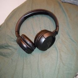 JBL Tunes wireless/Bluetooth headphones