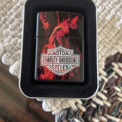 Harley Davidson Zippo, Harley on Fire.
