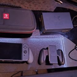 Nintendo Switch And DOCK Bundle 4 GAMES, CARRYING CASE, GAMING GRIP.