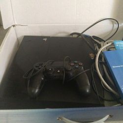 PS4 GAME CONSOLE IN ORIGINAL BOX 