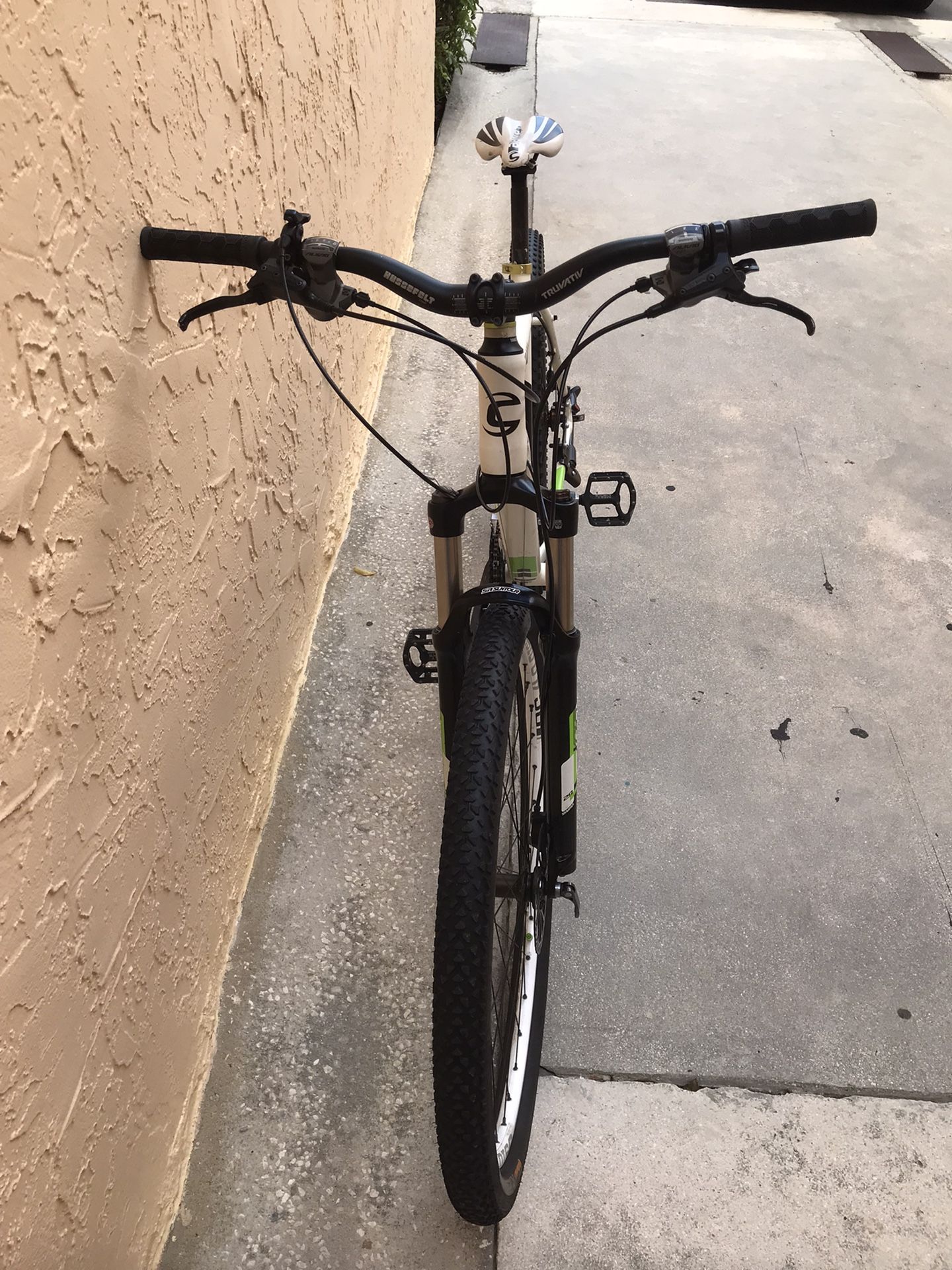 BICYCLE CANNONDALE 27 SPEED EXCELLENT CONDITION for Sale in Miami, FL