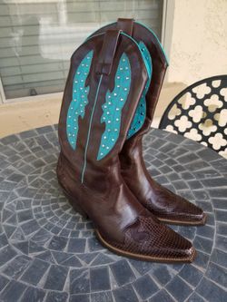 Women’s Brown Leather Boots
7M