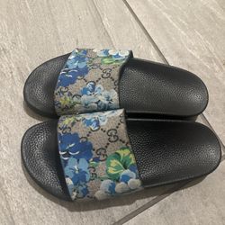 Woman’s Shoes 