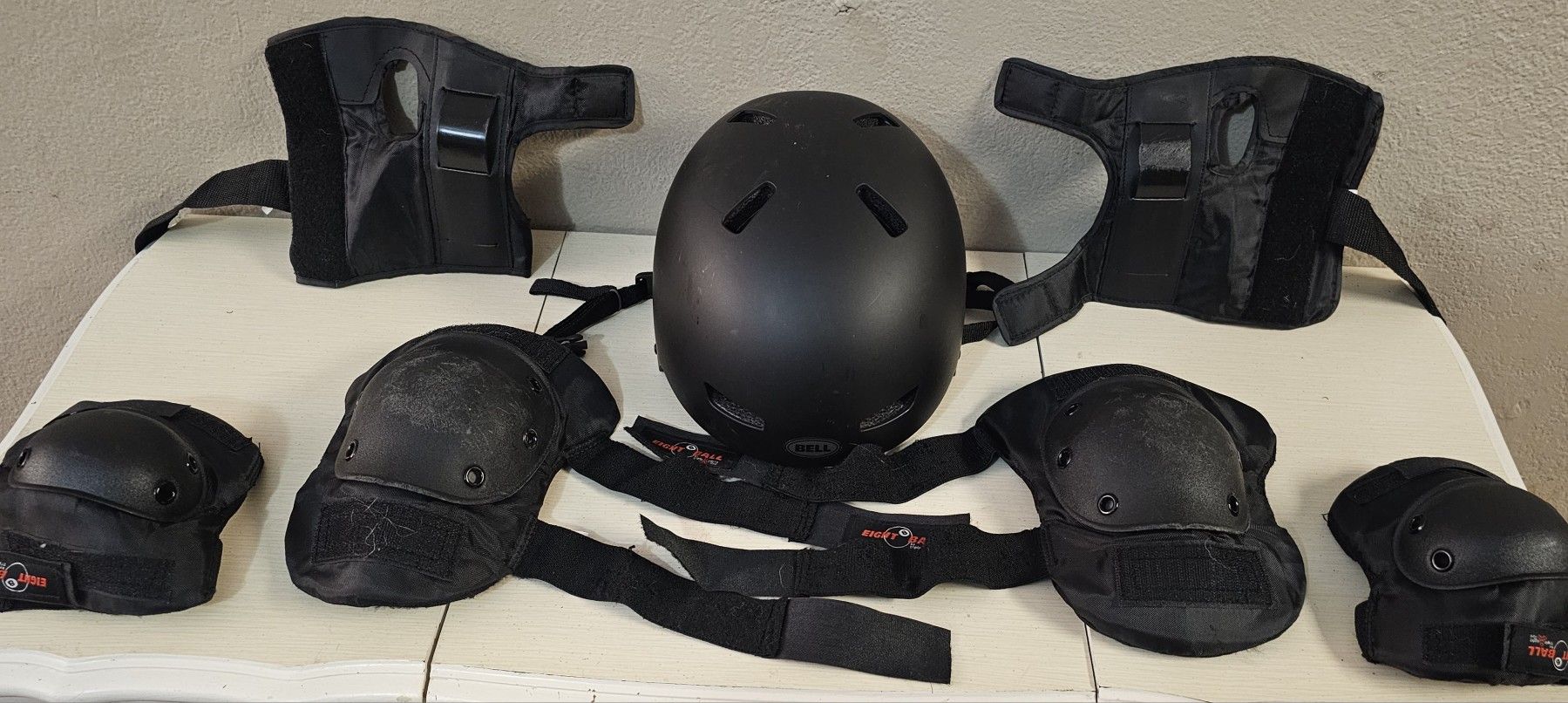 Eight Ball Kids Skateboard Protective Gesr