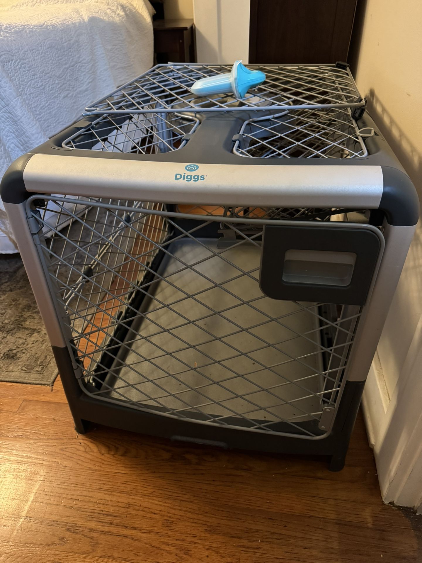 DIGGS Grey Medium Revol Dog Crate, Snooz Revol Pad + Cover & Groov Training Aid