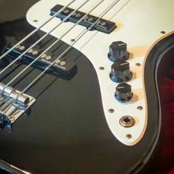 Fender Jazz Bass "Squier Series" With Seymour Duncan And HipShot Tuners Bass Guitar