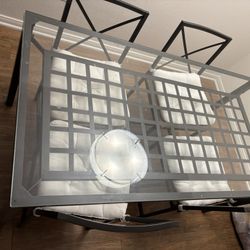 4 Person Glass Dinning Table 