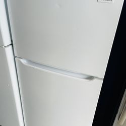 Frigidaire refrigerator in great working condition like new