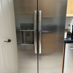 Frigidaire Side By Side Refrigerator 