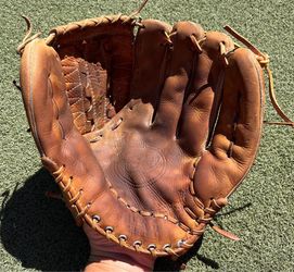 Wilson A2000-XL baseball mitt