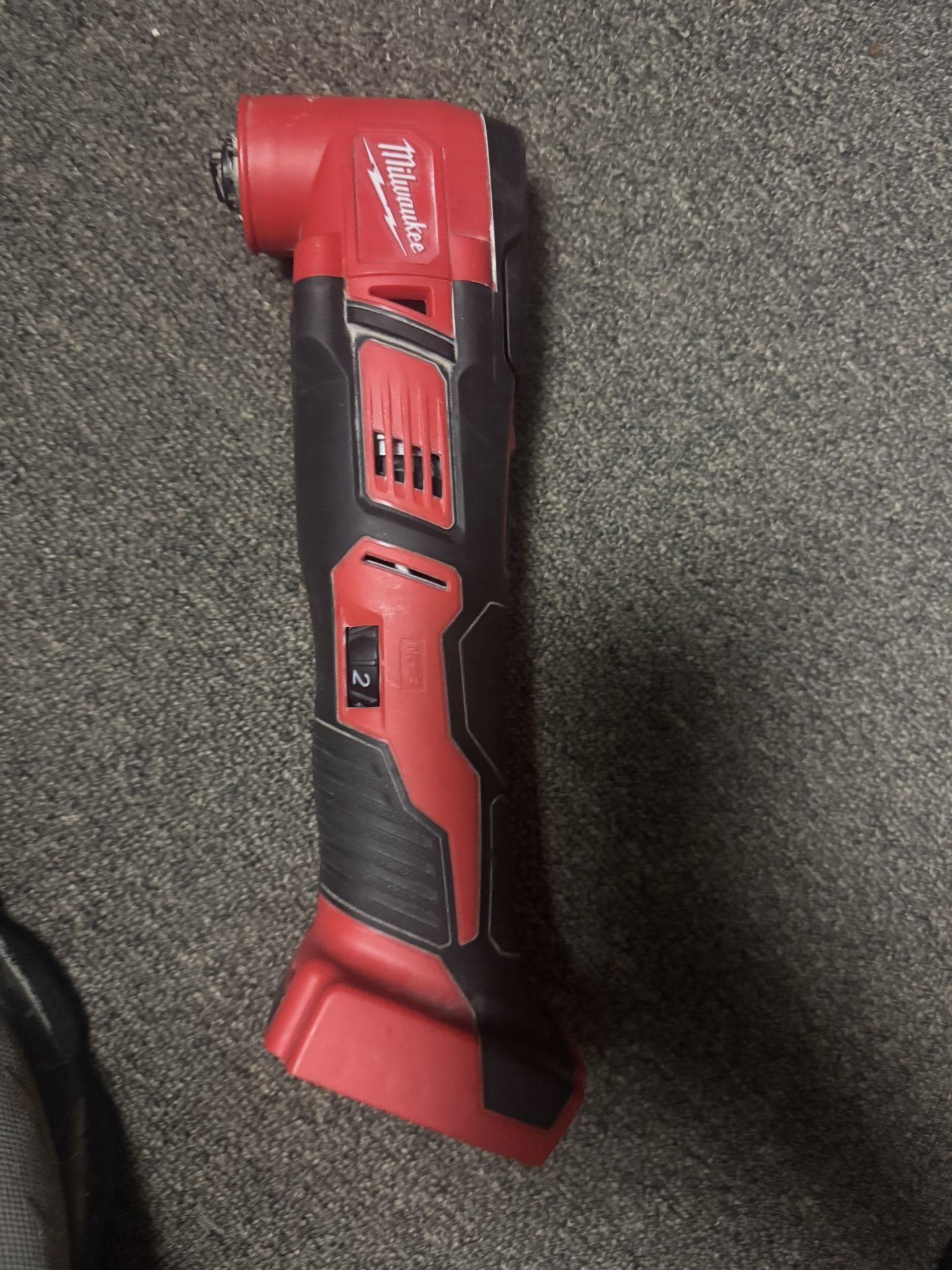 Milwaukee M18 Oscillating Multi-Tool — Model 2626-20 .