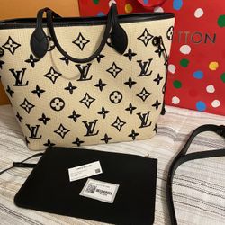 Louis Vuitton Neverfull Tote 