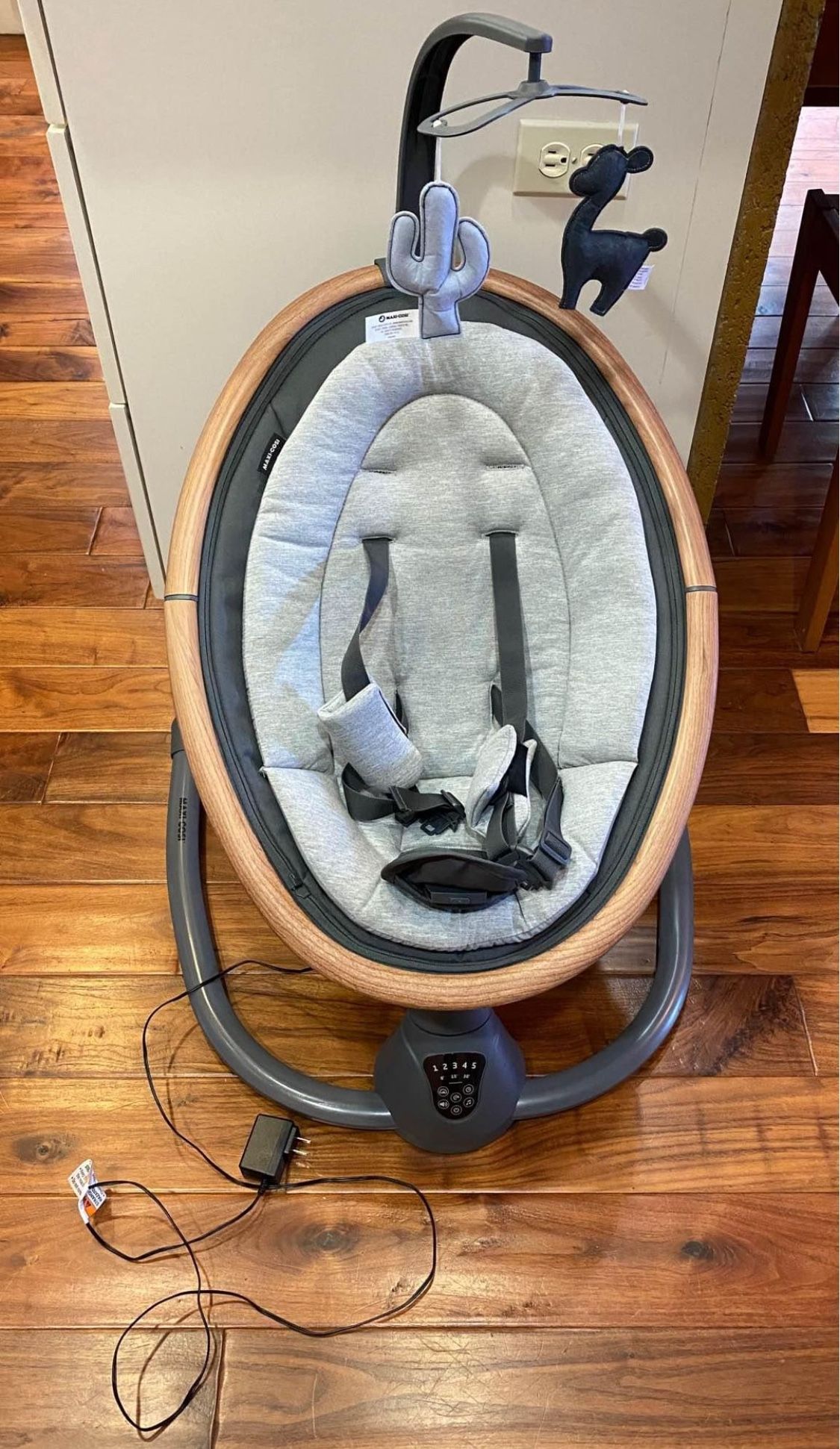 Maxi-Cosi Cassia Swing in Essential Graphite (LIKE NEW)