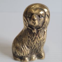 VINTAGE BRASS STAFFORDSHIRE STYLE KING CHARLES SPANIEL DOG PAPERWEIGHT 3" TALL .
