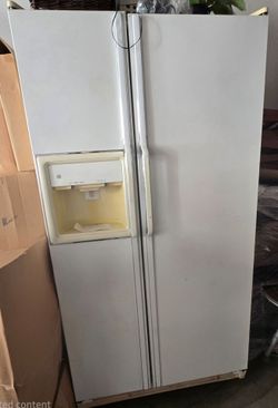 GE 25.5 cu fridge/freezer