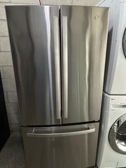 GE Refrigerator 33 inch