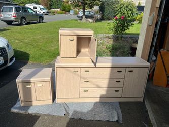 Dresser 2 Nightstands, $100 Total, Everything Pictured, Delivery