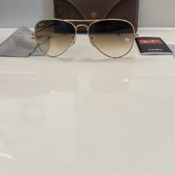 Ray Ban Gradient Aviator Unisex $150