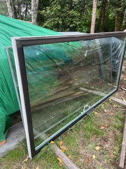 Sliding door tempered glass one fixed one sliding No problem no leaks  39" x 75" two glass panels clear tempered glass 