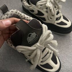 Lv Skates Size 10