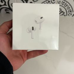 *SEND YOUR BEST OFFER* Apple AirPods Pro 2nd Generation with MagSafe Wireless Charging Case - White
