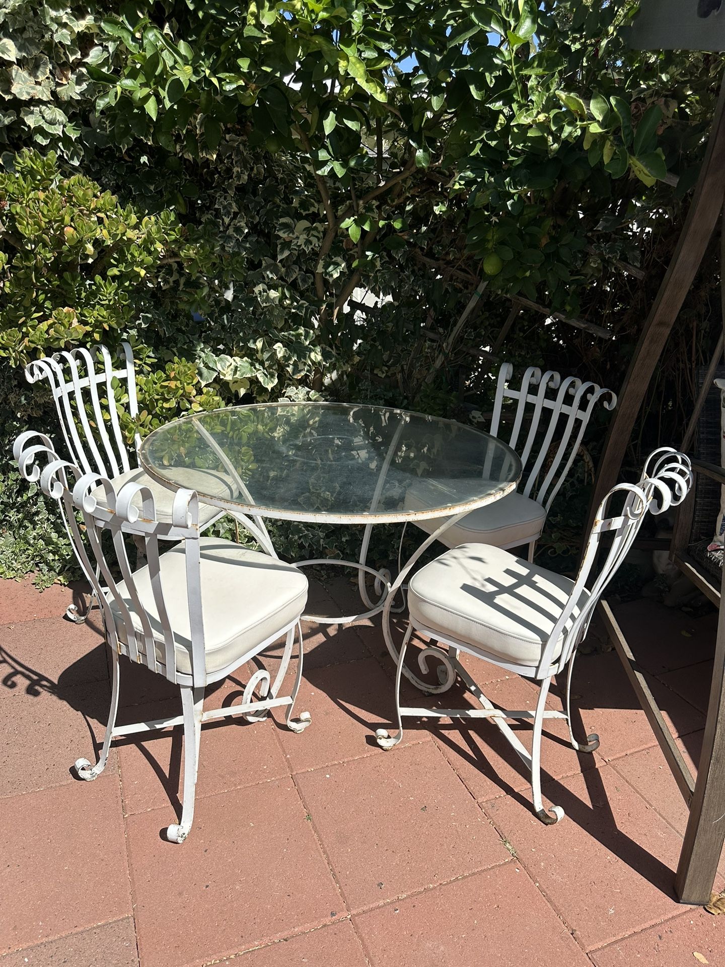 Gorgeous Vintage Rustic Condition Outdoor Furniture Table Set! Delivery Available For Extra Fee.