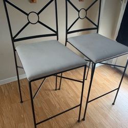 2 bar stools - very nice!!! Cool!!!