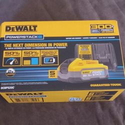 Dewalt 20v Power Stack 5ah Battery & charger Kit