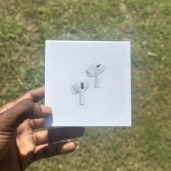 Apple AirPods Pro 2nd Generation with MagSafe Wireless Charging Case (USB‑C)