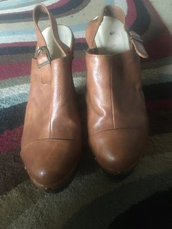 Camel colored platform heels size 8