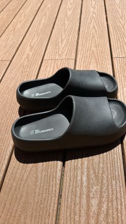 Shoes, no boundaries size 10