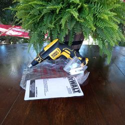 DeWalt.  20v New   XR. Screw gun.   W/ Clip.  Brukush Motor S