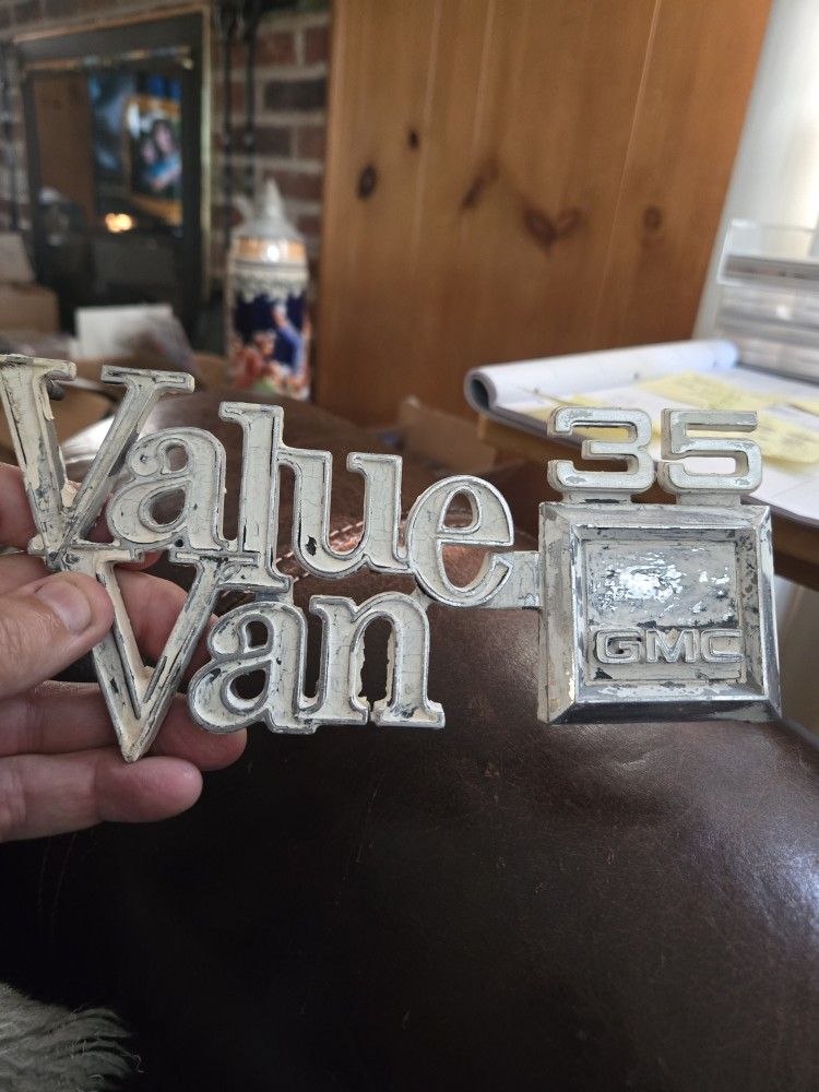1979-93 GMC Value Van 35 Emblem