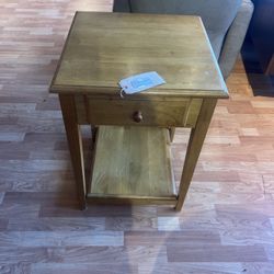 END TABLE: Light wood End Table w/ 1 drawer and bottom shelf SKU REK51N