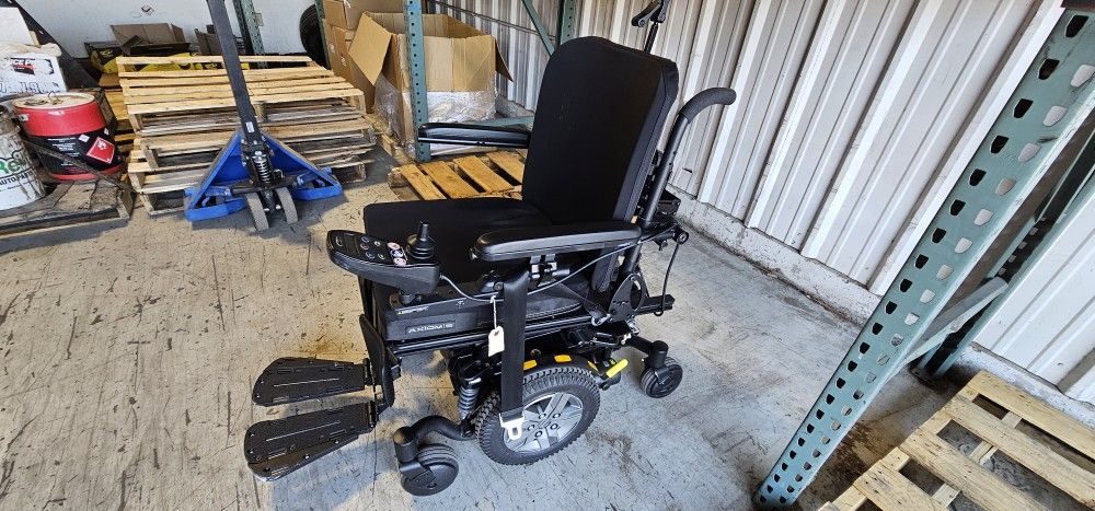 Quantum J4 Power Chair