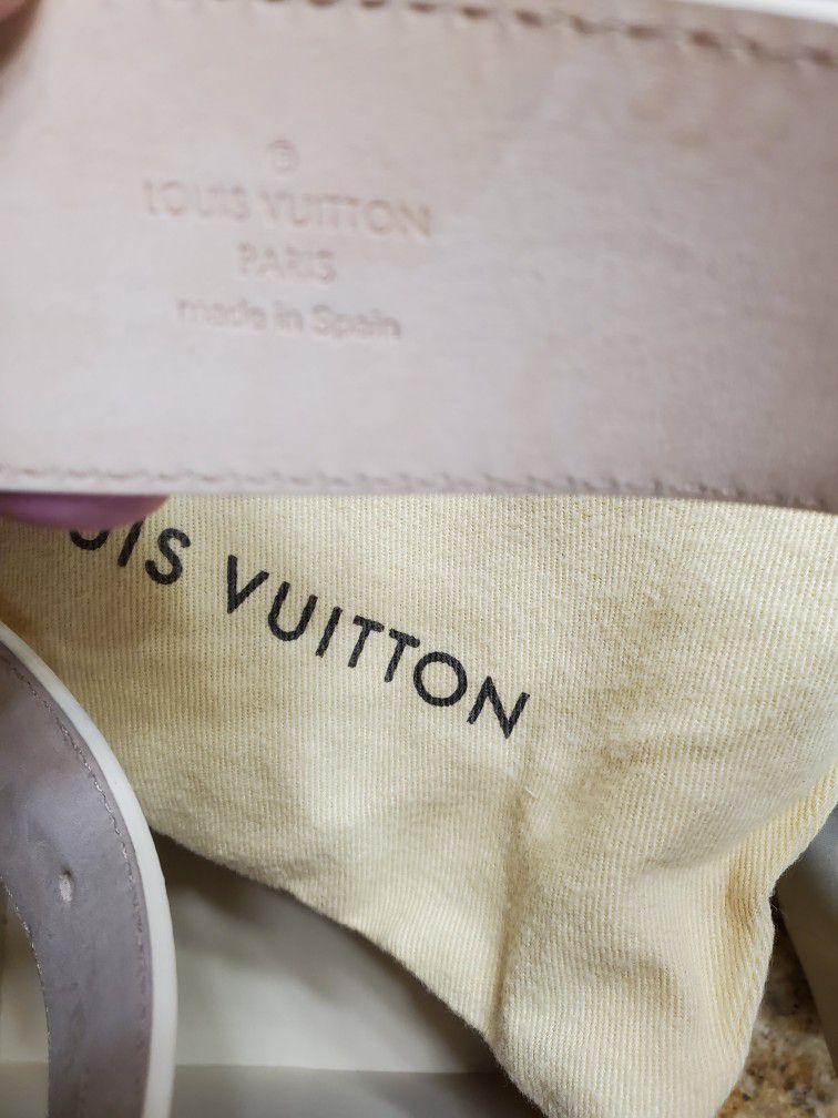 Louis Vuitton Gold and White Belt Damier Azur for Sale in Glen Burnie, MD -  OfferUp