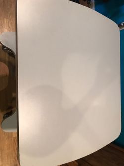 Height adjustable desk