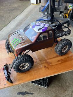 Axial crawler