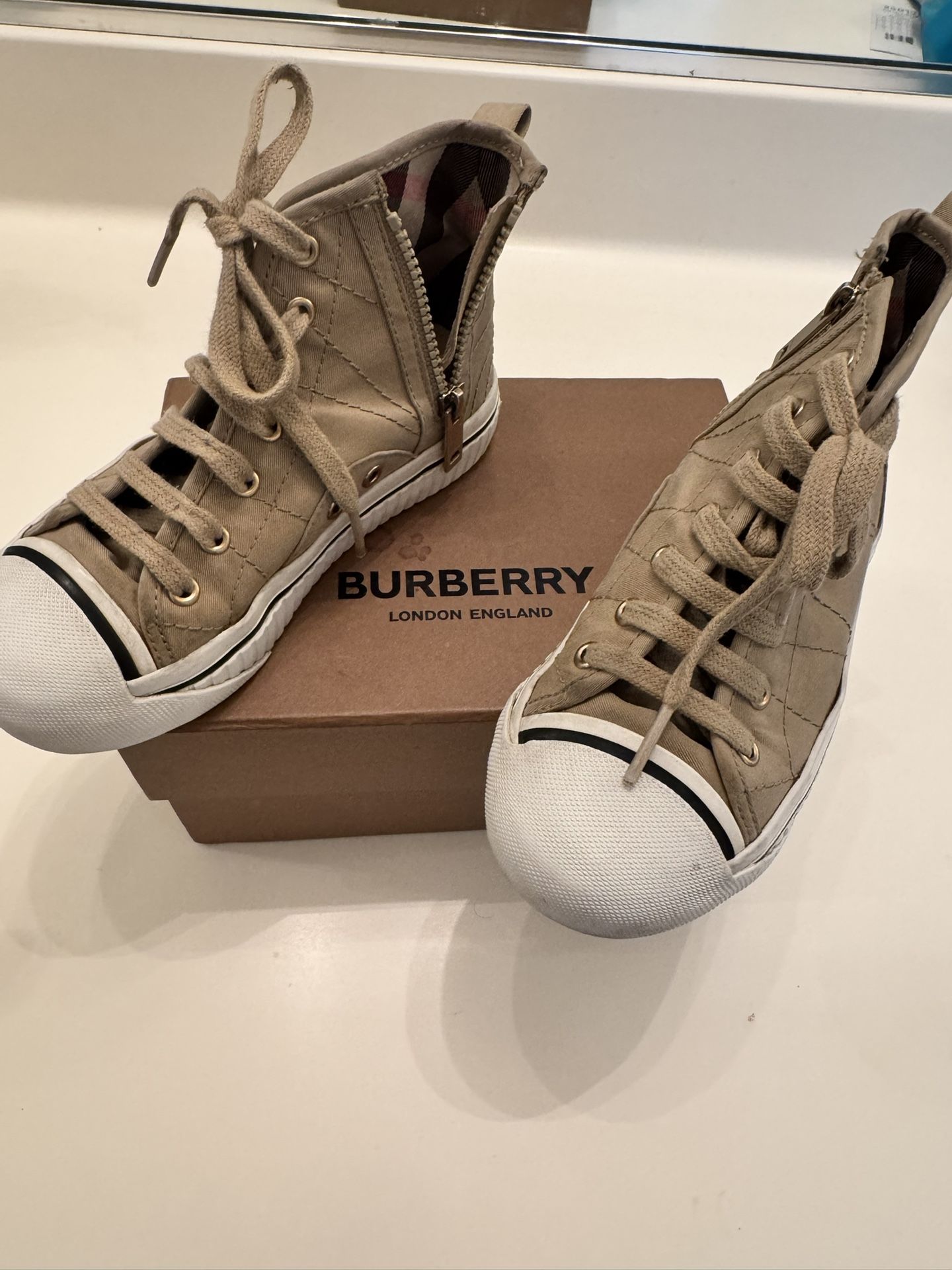 Burberry Kids Shoe UK 28