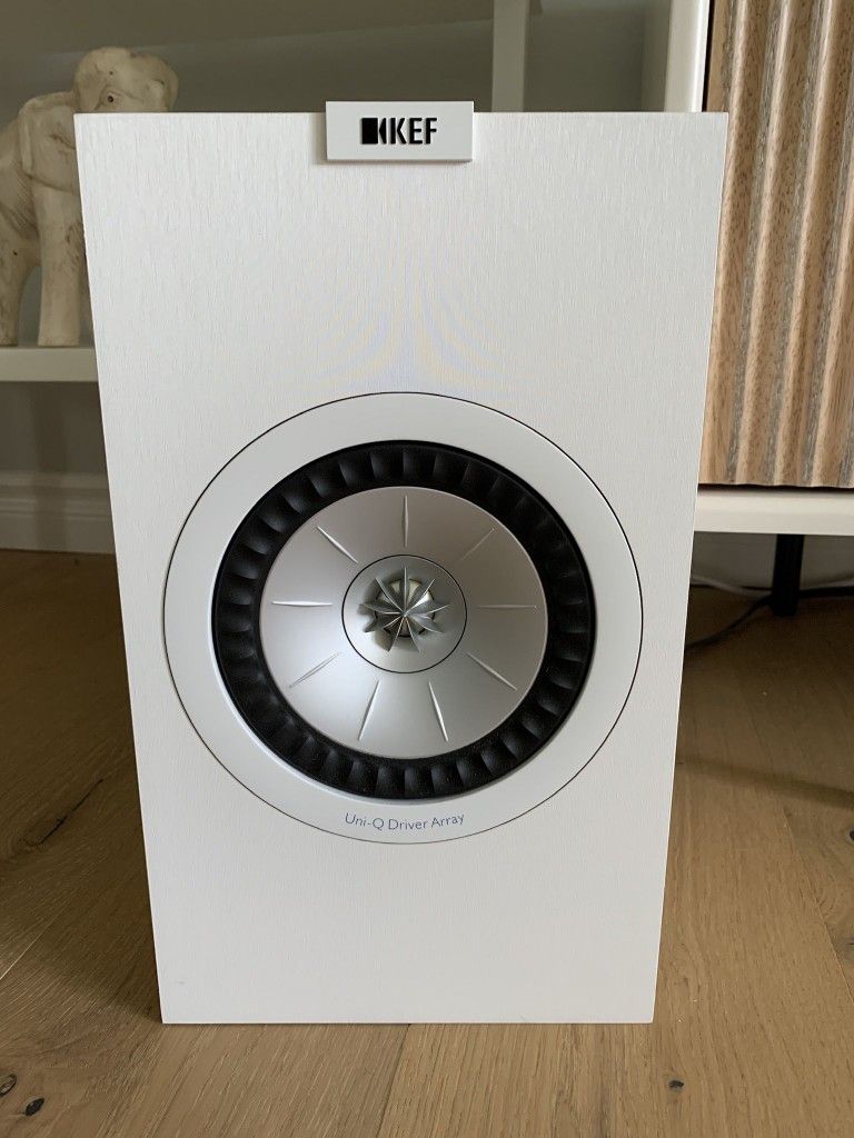 KEF Q350 Bookshelf Speakers; White Pair