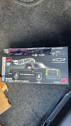 Hot wheels brick Silverado 83