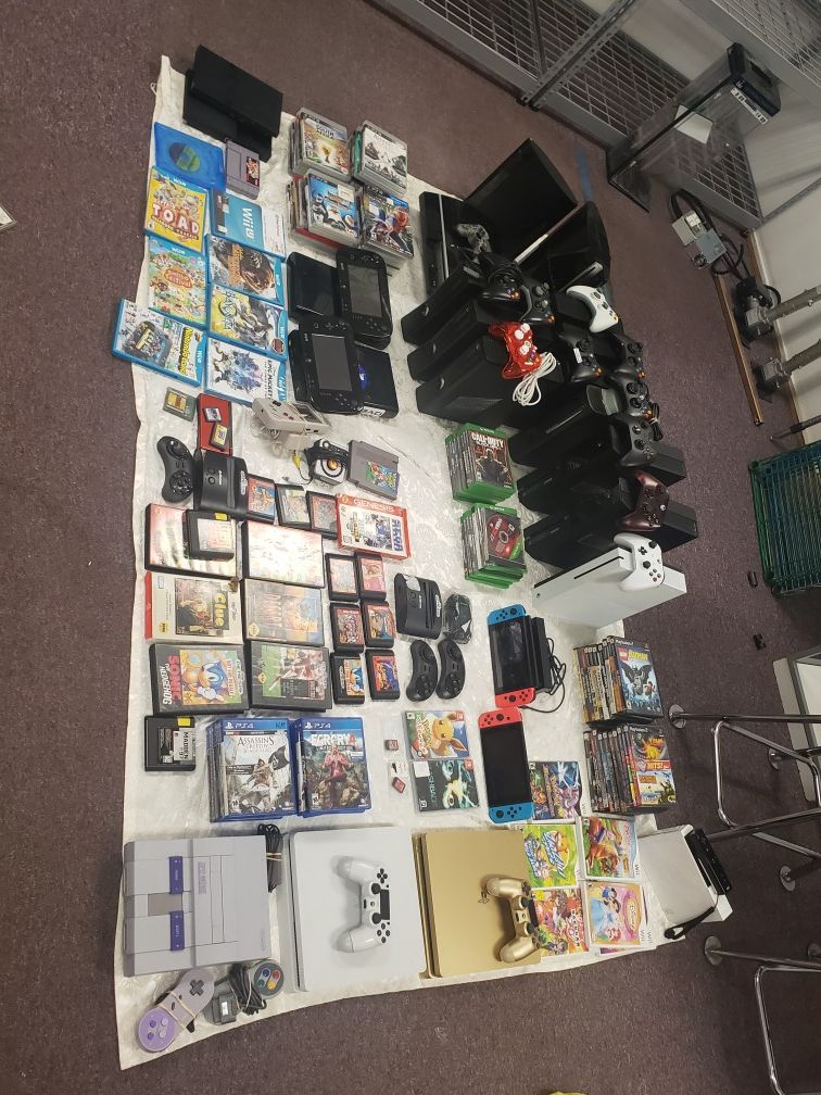 Lot PS4, PS3, XBOX ONE, NINTENDO SWITCH, SUPER NINTENDO, WII U, PS2, XBOX 360, PS3, MINI SEGA, GAME BOY, WII SYSTEMS WITH GAMES