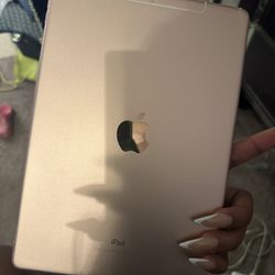 iPad Only Used 4 Times ( Practically New)