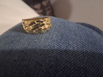 14k yw gold size 7 5.8grams